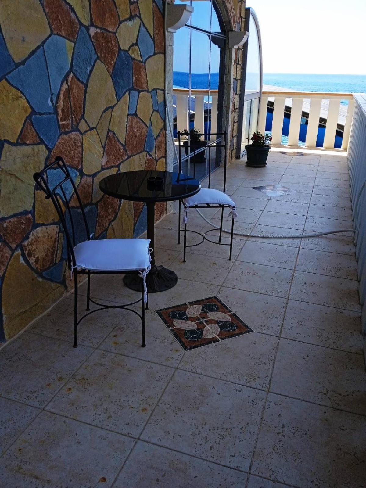 Sunset View Apartments Bar Room photo