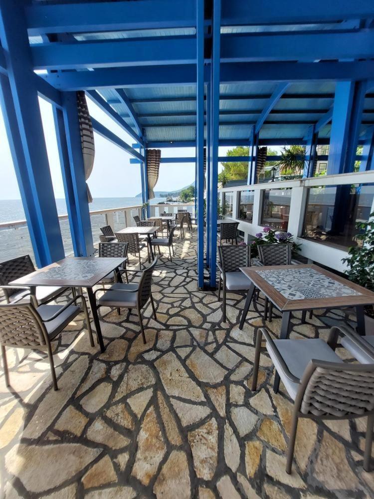 Sunset View Apartments Bar Exterior photo